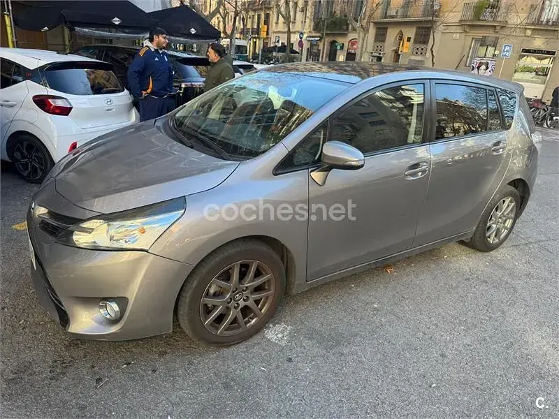 Usado Toyota Verso Advance 112 CV (82 kW) 2014 Gris / plata Monovolumen