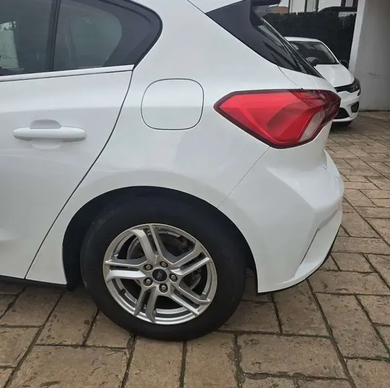 Usado Ford Focus Trend+ 120 CV (88 kW) 2020 Blanco Utilitario