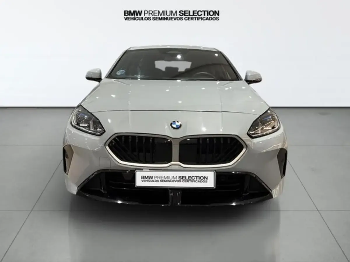 Usado BMW 120 Comfort Edition 163 CV (119 kW) 2025 Gris Utilitario