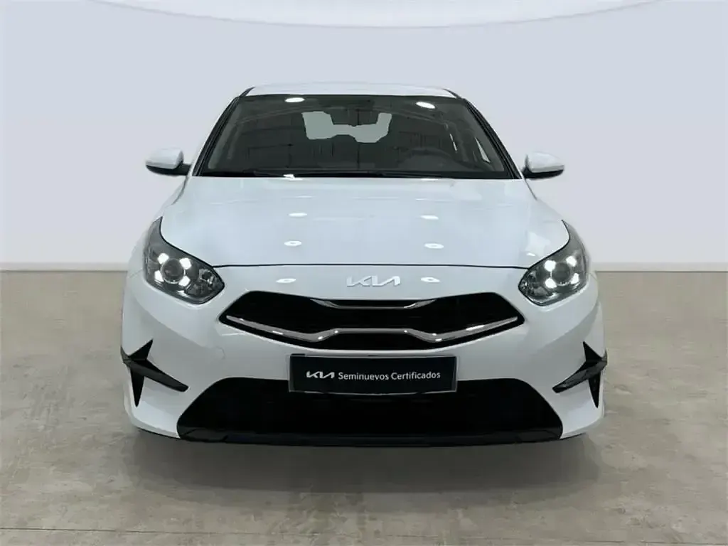 Usado Kia Ceed 101 CV (74 kW) 2024 Blanco Utilitario