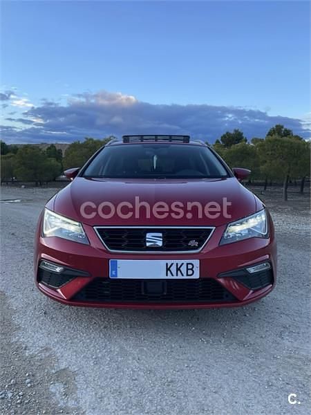 Usado Seat Leon ST FR 150 CV (110 kW) 2018 Granate Familiar