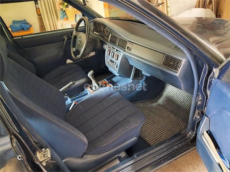 Usado Mercedes 190 109 CV (80 kW) 1992 Azul Berlina