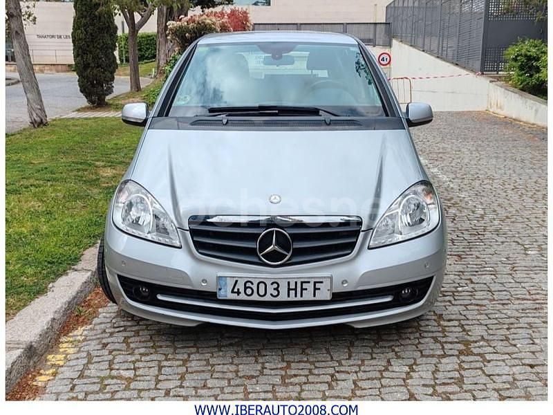 Begagnad Mercedes A180 109 HK (80 kW) 2011 Grå Minibuss