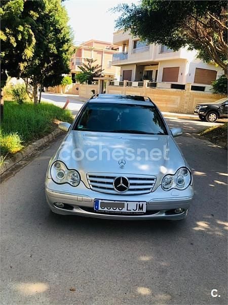 Usado Mercedes C220 143 CV (105 kW) 2003 Gris / plata Berlina