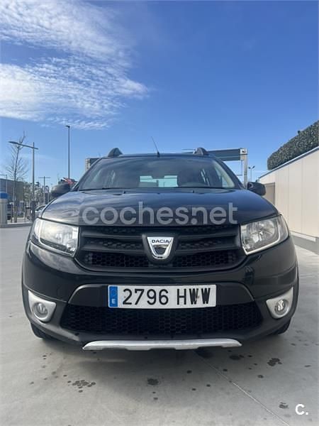 Usado Dacia Sandero Stepway 90 HP (66 kW) 2014 Preto Sedan