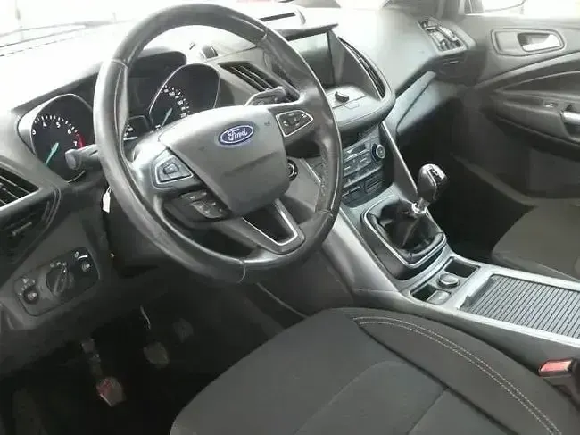Usado Ford Kuga Trend 120 CV (88 kW) 2019 Blanco SUV