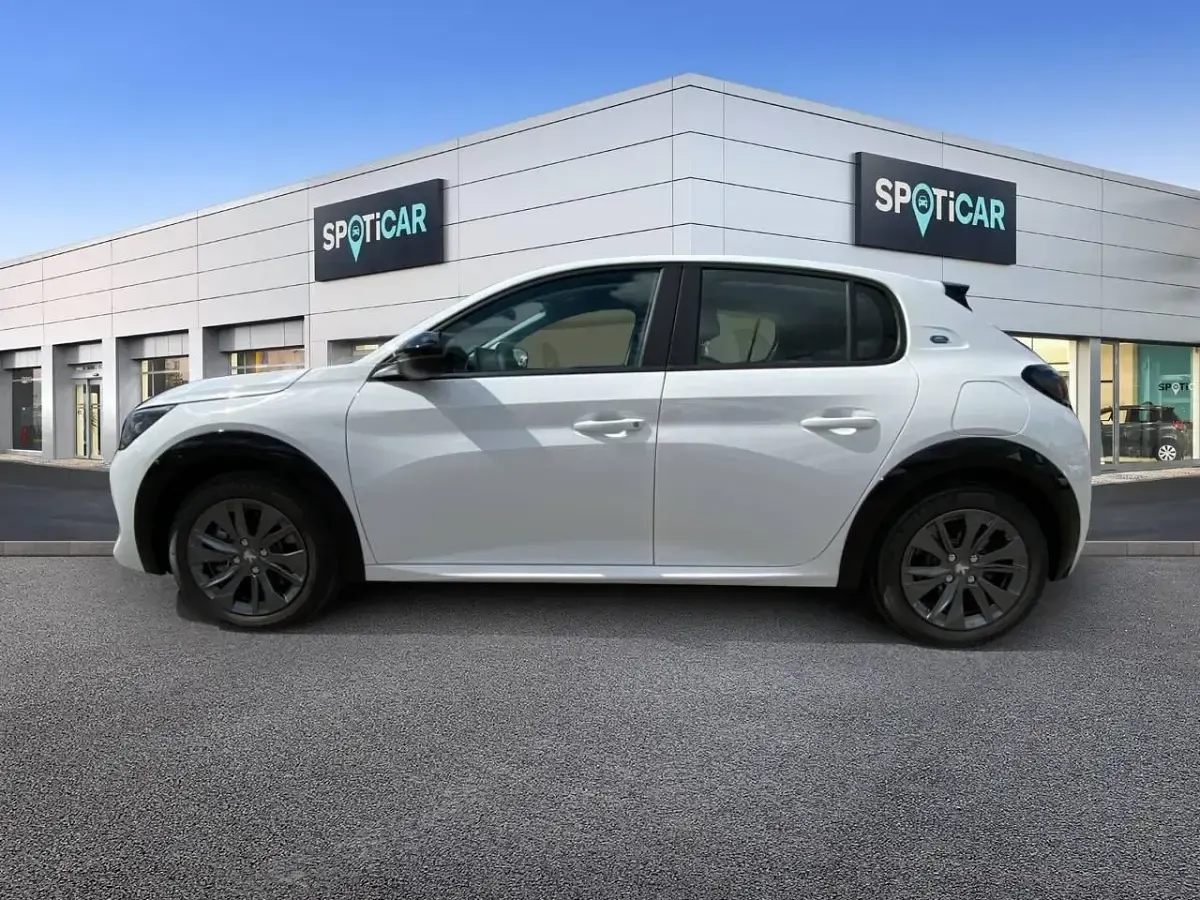 Usado Peugeot e-208 Active 100 kW (136 CV) 2024 Blanco Utilitario