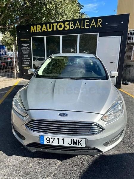 Usado Ford Focus Trend 125 CV (91 kW) 2016 Gris / plata Berlina