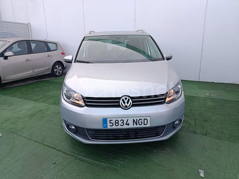 Usado VW Touran Advance 140 CV (102 kW) 2014 Gris / plata Monovolumen