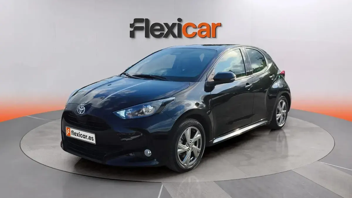 Usado Toyota Yaris Hybrid Active 116 CV (85 kW) 2025 Negro Berlina
