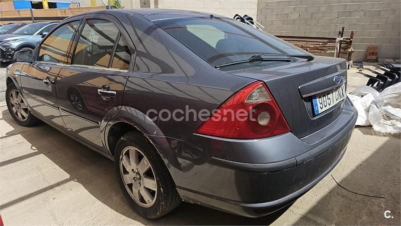 Usado Ford Mondeo Ghia 130 CV (95 kW) 2003 Gris / plata Berlina