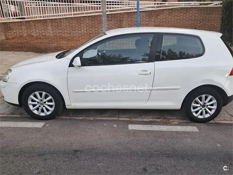 Usado VW Golf V 102 CV (75 kW) 2007 Blanco Berlina