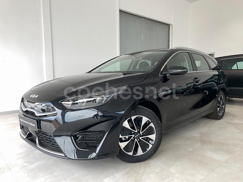 Negro Nuevo 2025 Kia Ceed Utilitario | 29.900 € (Caro) - Imagen 1/4