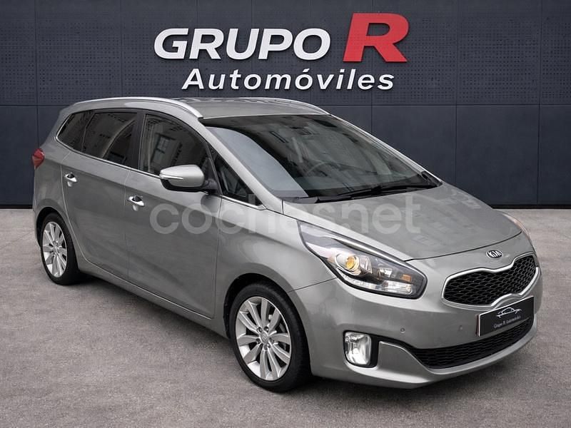 Usado Kia Carens 136 CV (100 kW) 2014 Gris / plata Monovolumen