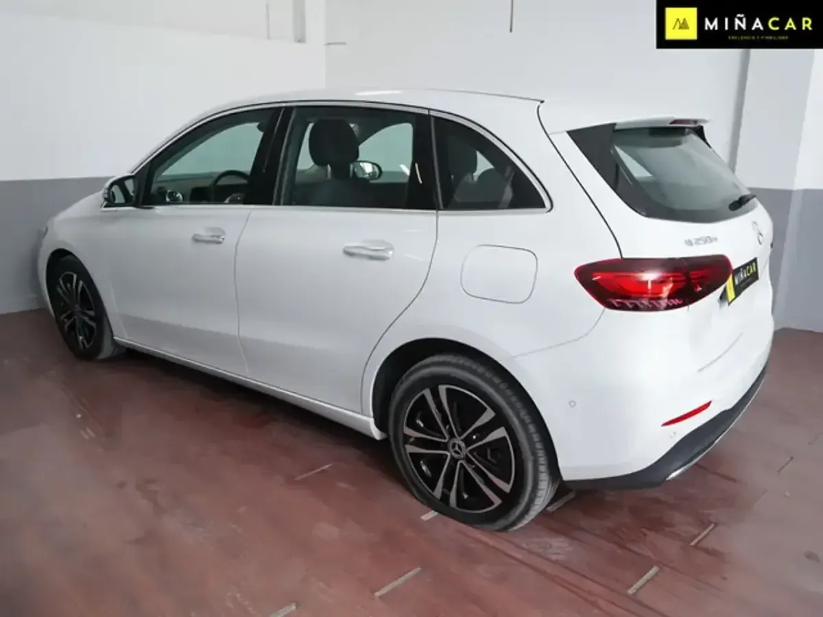 Usado Mercedes B250e 218 CV (160 kW) 2023 Blanco Monovolumen
