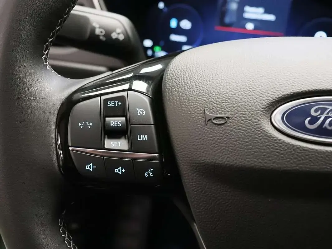 Usado Ford Kuga Active 243 CV (178 kW) 2025 Verde SUV