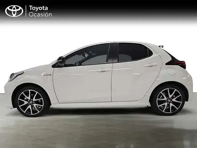 Usado Toyota Yaris Hybrid Style 116 CV (85 kW) 2022 Blanco Berlina