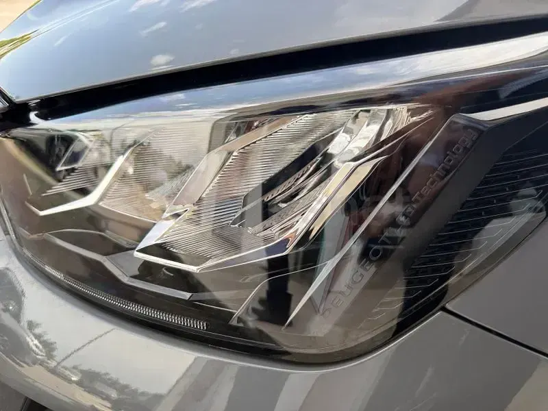 Nuevo Peugeot 208 Allure 110 CV (80 kW) 2025 Gris / plata Utilitario