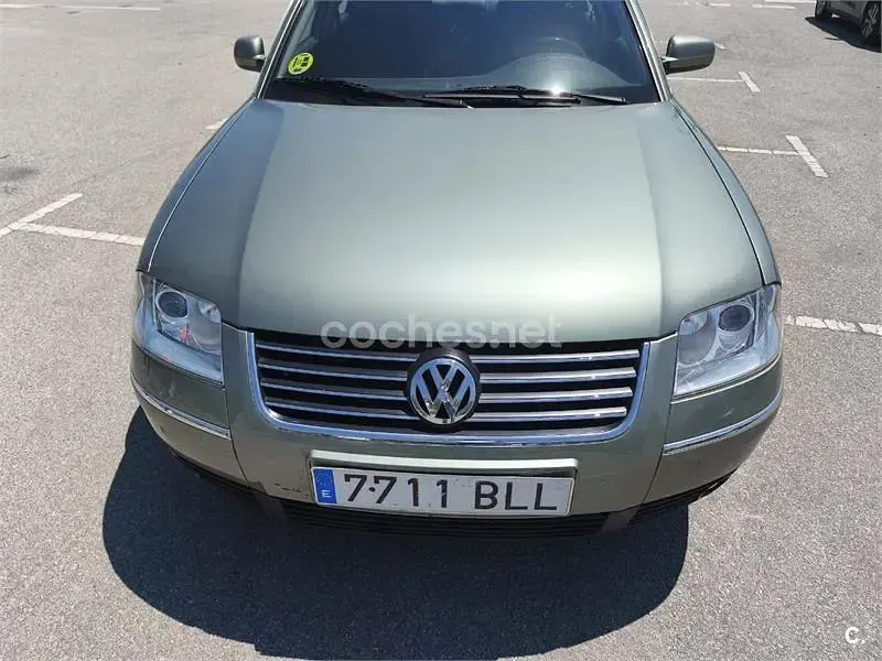 Usado VW Passat Highline 170 CV (125 kW) 2001 Gris / plata Berlina
