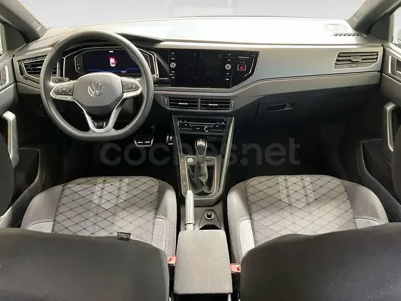 Usado VW Taigo R-line 115 CV (84 kW) 2025 Gris / plata SUV