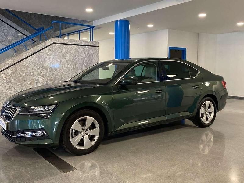 Usado Skoda Superb Ambition 150 CV (110 kW) 2021 Verde Berlina