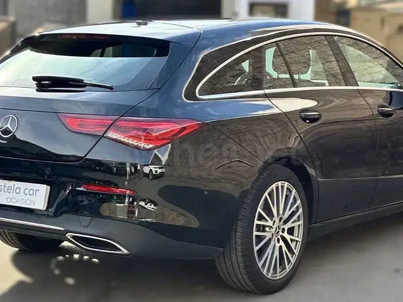 Usado Mercedes CLA220 Shooting Brake 190 CV (139 kW) 2022 Negro Familiar