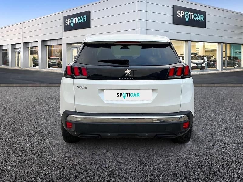 Usado Peugeot 3008 Allure 130 CV (95 kW) 2019 Blanco SUV