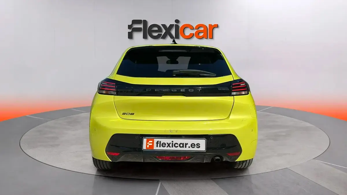 Usado Peugeot 208 Allure 101 CV (74 kW) 2025 Amarillo Utilitario