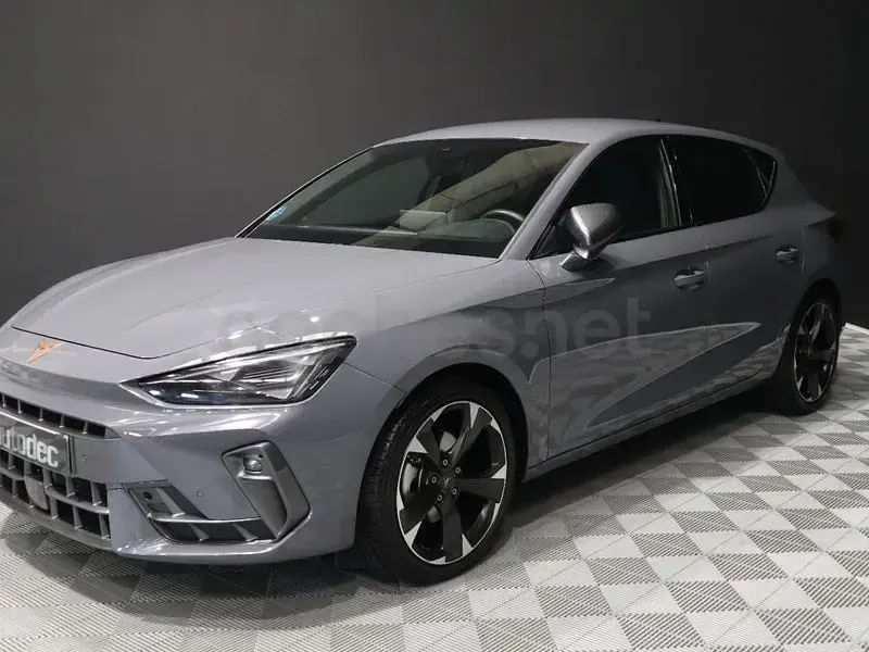 Usado Cupra Leon 150 CV (110 kW) 2024 Gris / plata Berlina
