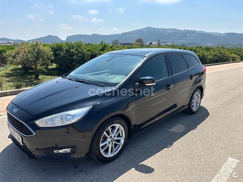Usado Ford Focus Trend 120 CV (88 kW) 2018 Negro Familiar