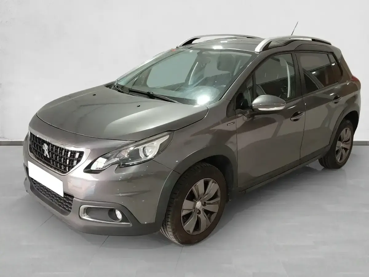 Usado Peugeot 2008 Signature Sky 110 CV (80 kW) 2019 Gris SUV
