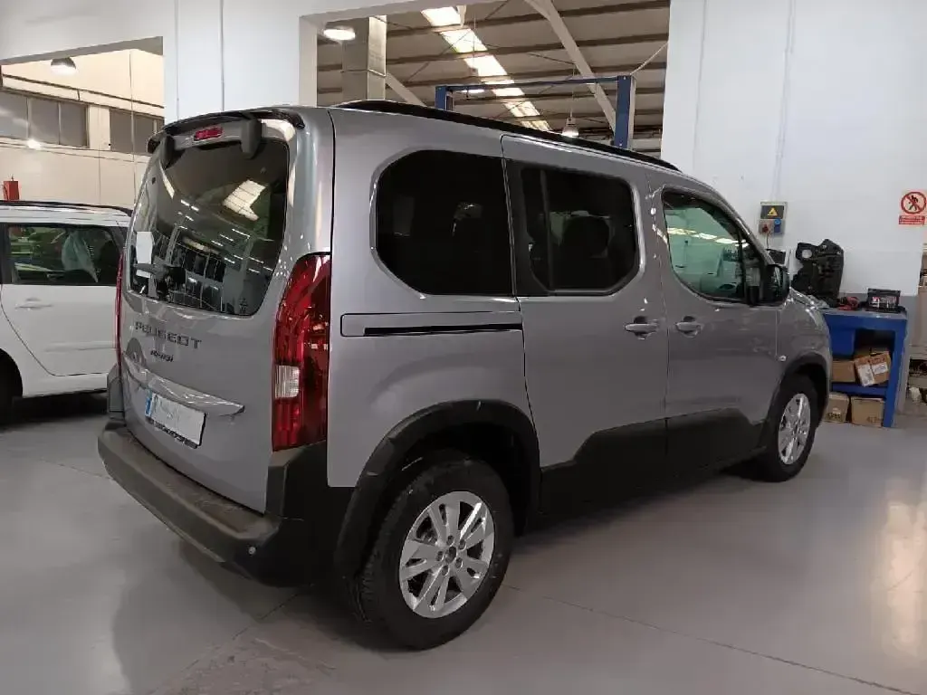 Nuevo Peugeot Rifter Allure 100 CV (73 kW) 2026 Gris Monovolumen