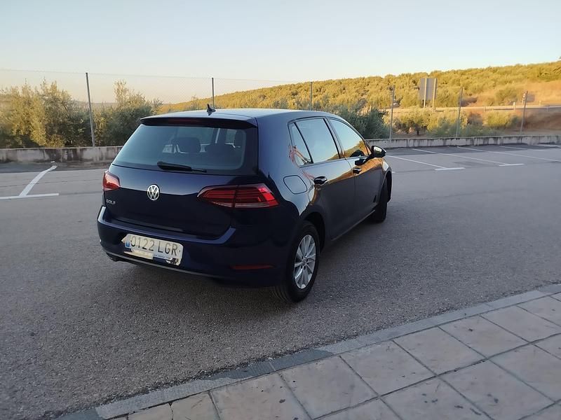 Usado VW Golf VIII 115 CV (84 kW) 2020 Azul Utilitario
