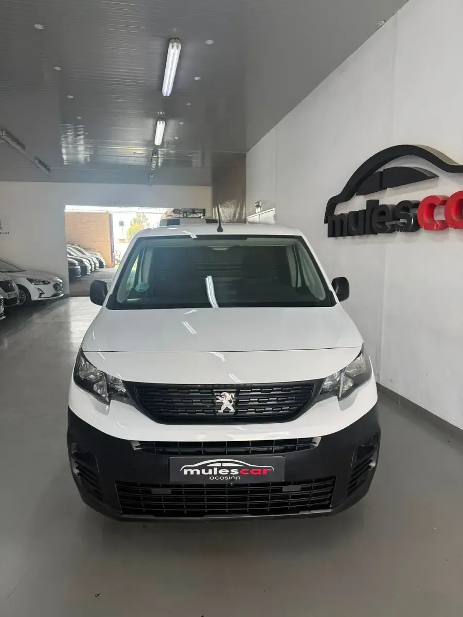Usado Peugeot Partner 100 CV (73 kW) 2021 Blanco Monovolumen