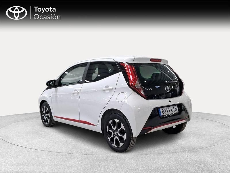 Usado Toyota Aygo X-play 72 CV (52 kW) 2021 Blanco Utilitario