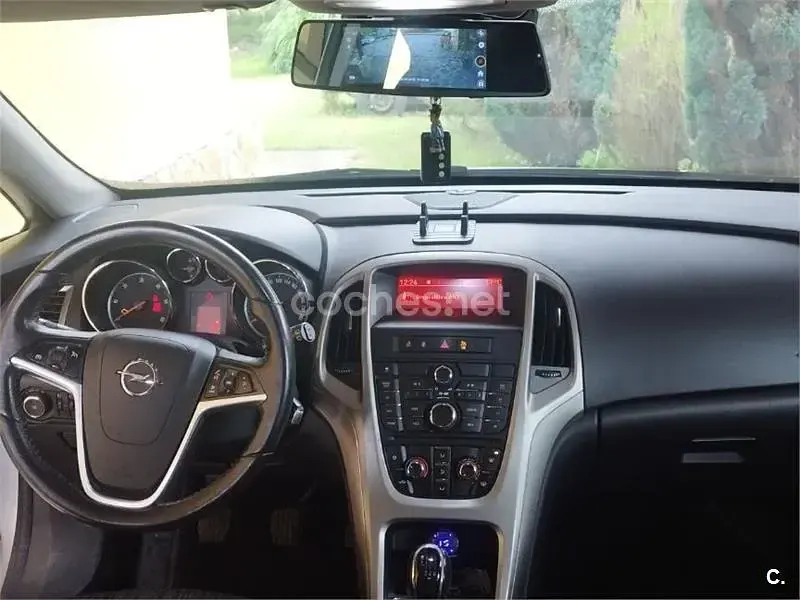 Usado Opel Astra Sport 110 CV (80 kW) 2011 Gris / plata Familiar