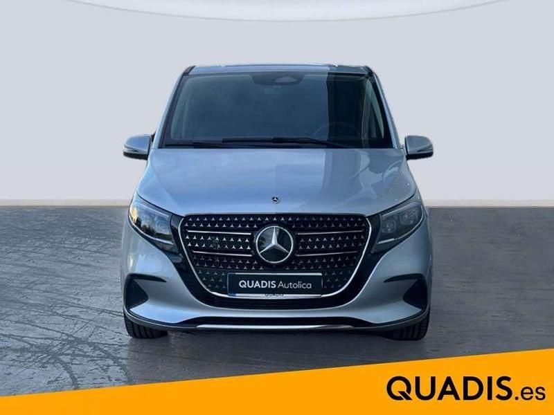 Usado Mercedes V250 Avantgarde 190 CV (139 kW) 2025 Plateado Monovolumen