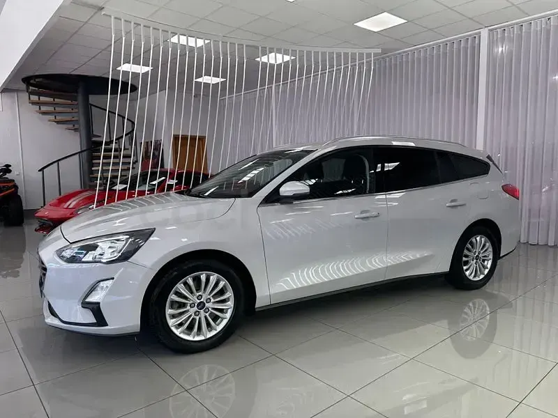 Usado Ford Focus Titanium 120 CV (88 kW) 2021 Blanco Familiar