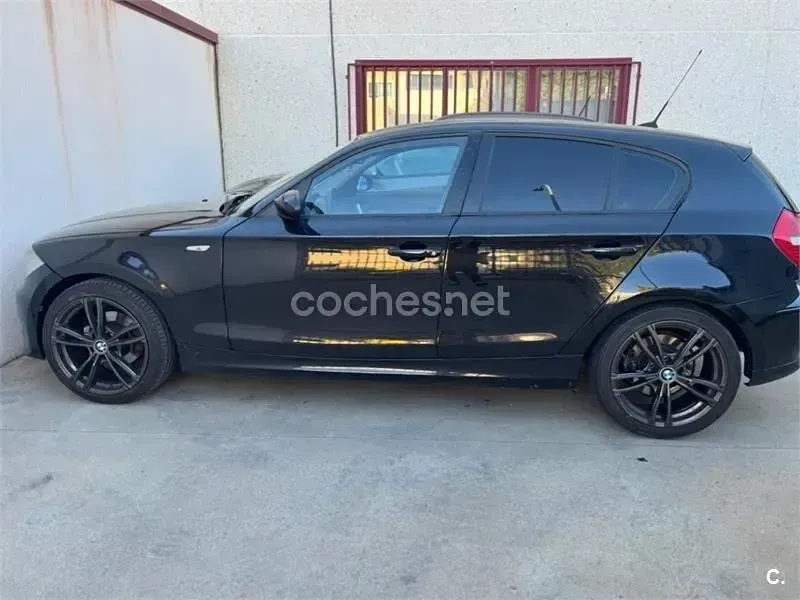 Usado BMW 118 122 CV (89 kW) 2007 Negro Utilitario