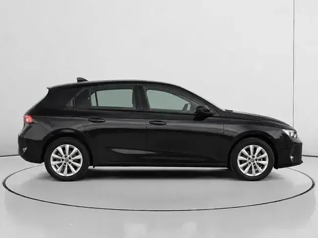 Usado Opel Astra Edition 130 CV (95 kW) 2023 Negro Utilitario
