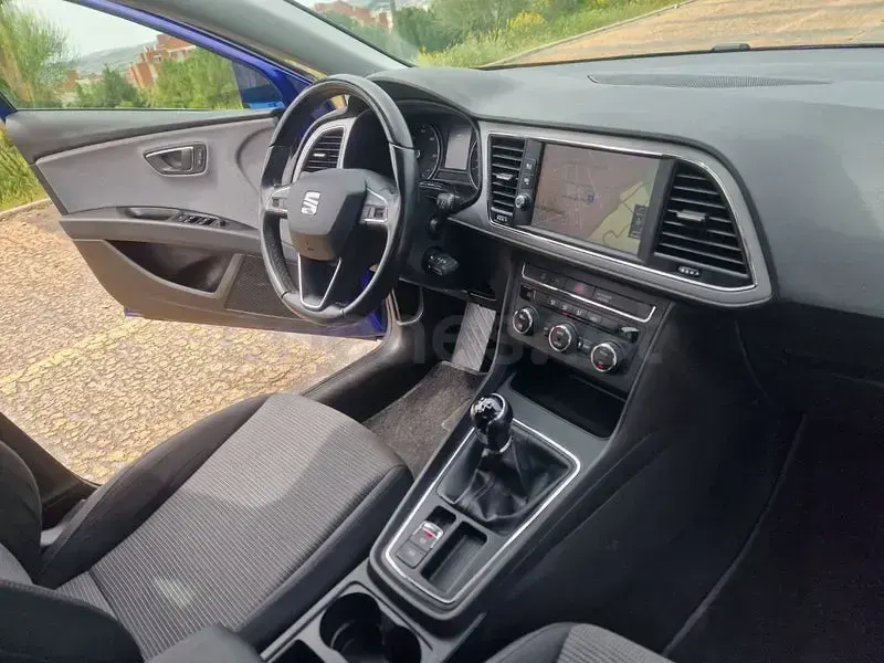 Begagnad Seat Leon Style 115 HK (84 kW) 2017 Blå Sedan