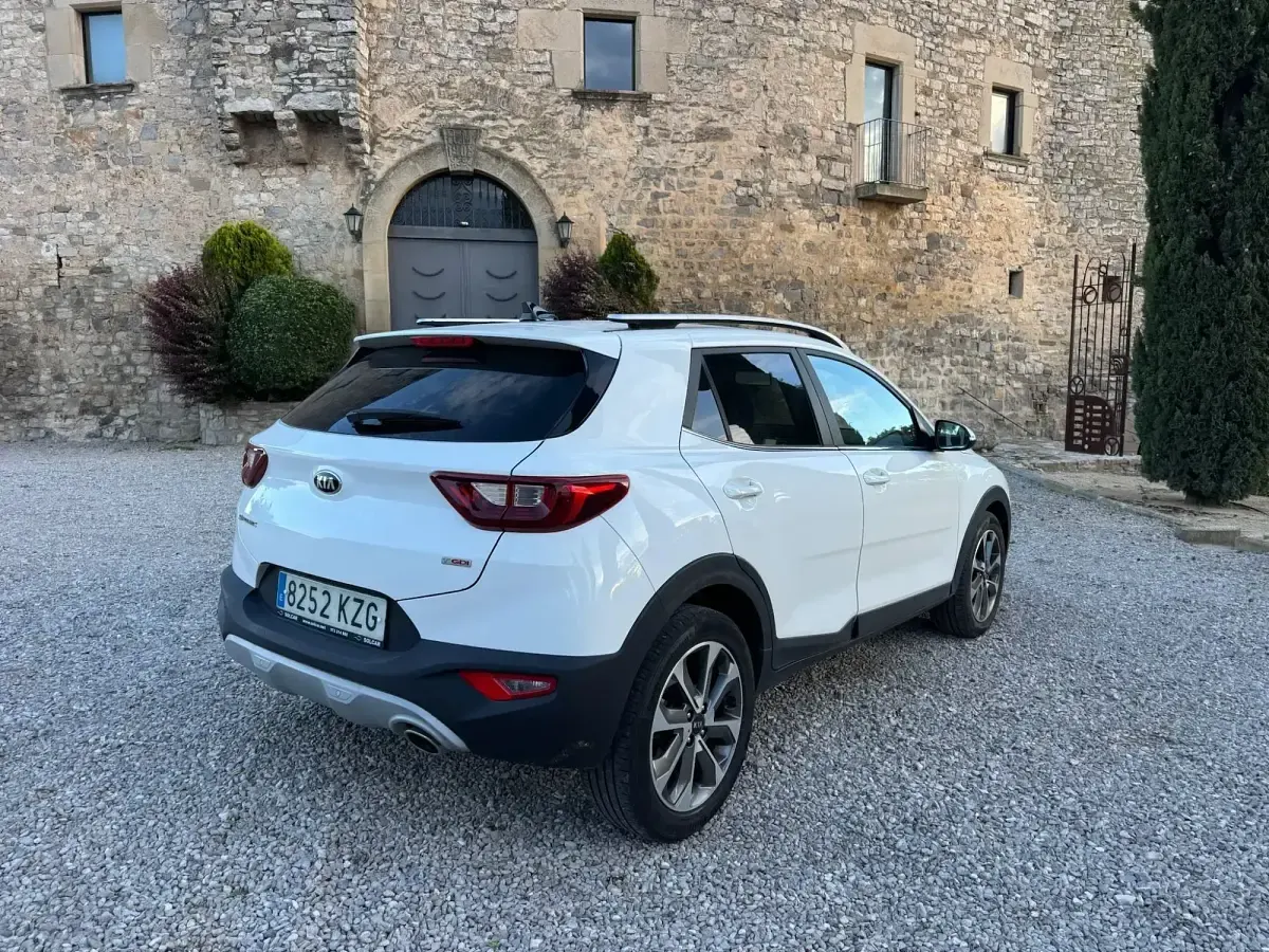 Usado Kia Stonic 120 CV (88 kW) 2019 Blanco SUV