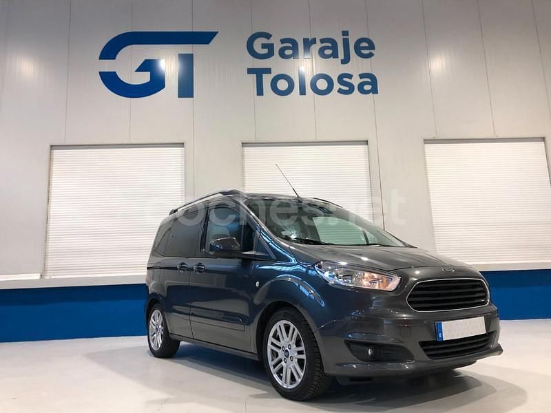 Usado Ford Tourneo Courier Titanium 100 CV (73 kW) 2019 Gris / plata Monovolumen