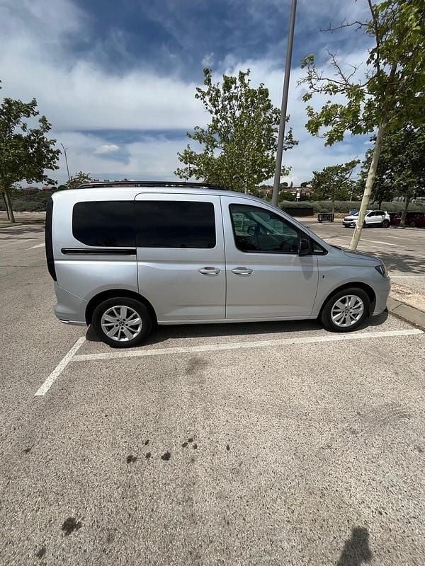 Usado VW Caddy Maxi 122 CV (89 kW) 2023 Gris Monovolumen