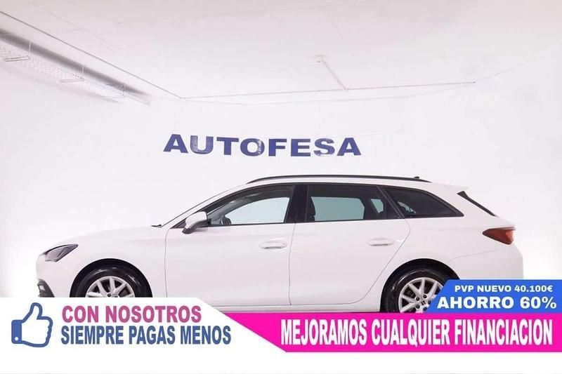 Usado Seat Leon Style 110 CV (80 kW) 2021 Blanco Familiar