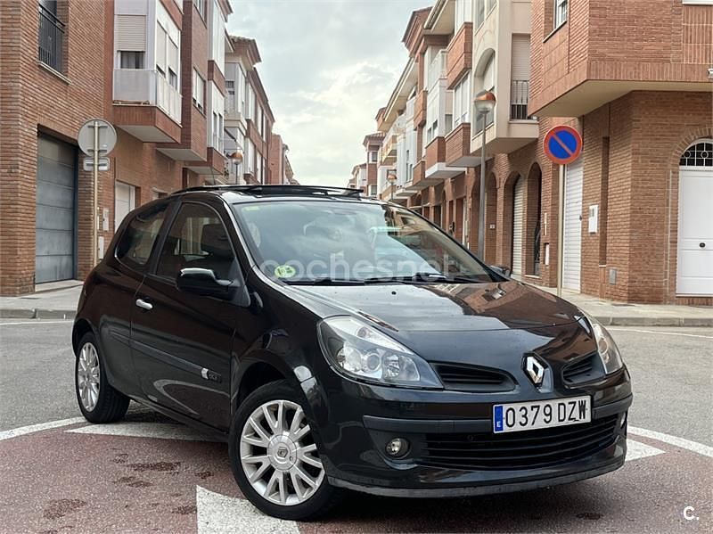 Usado Renault Clio II Dynamique 105 CV (77 kW) 2006 Negro Berlina
