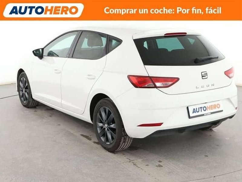 Usado Seat Leon Style 131 CV (96 kW) 2019 Blanco Berlina