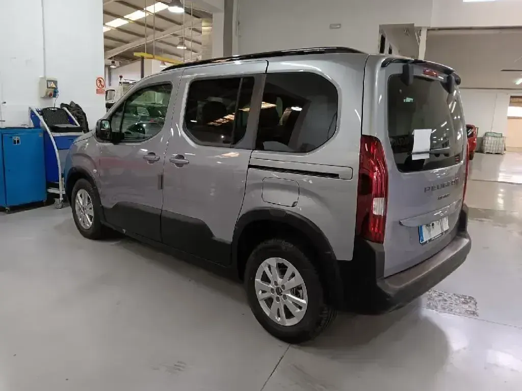 Nuevo Peugeot Rifter Allure 100 CV (73 kW) 2026 Gris Monovolumen