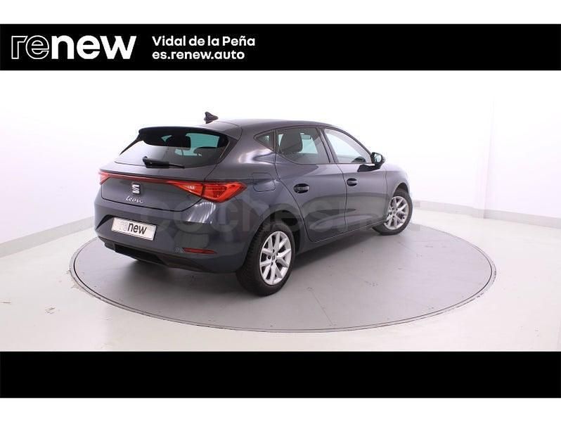 Usado Seat Leon Style 150 CV (110 kW) 2021 Gris / plata Berlina