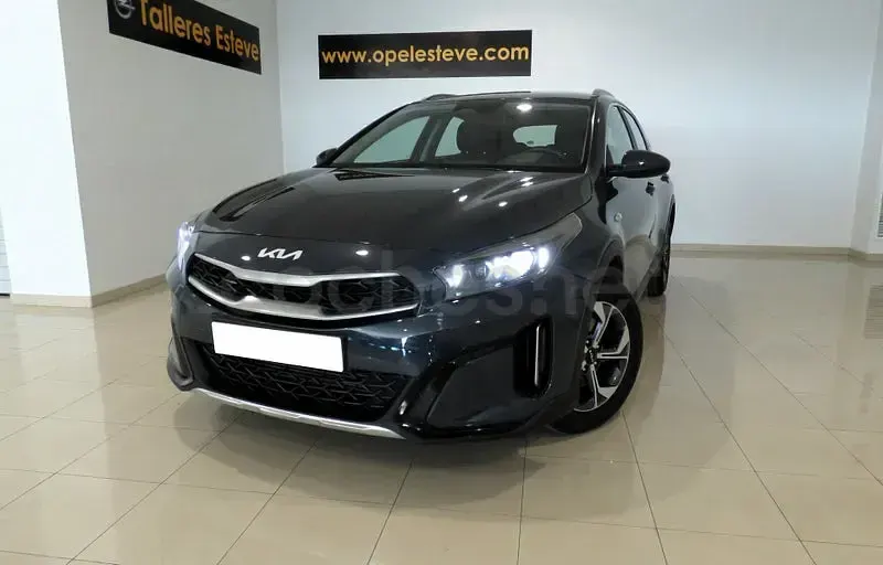 Usado Kia XCeed 101 CV (74 kW) 2024 Gris / plata SUV